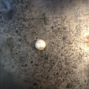 Pearl pendant/charm